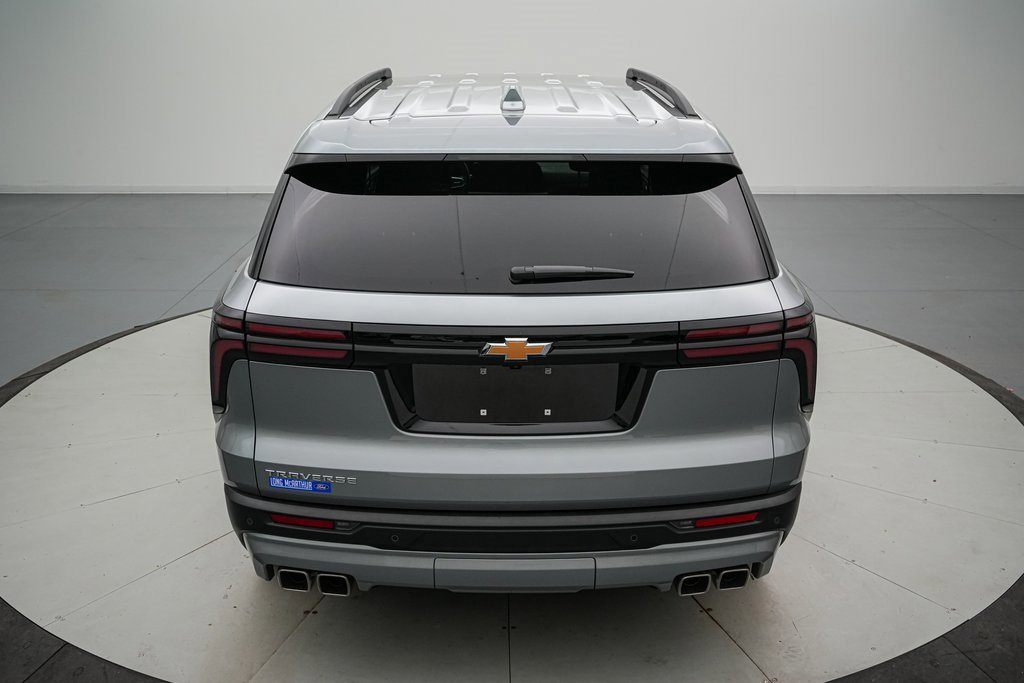 Used 2025 Chevrolet Traverse LT image 4