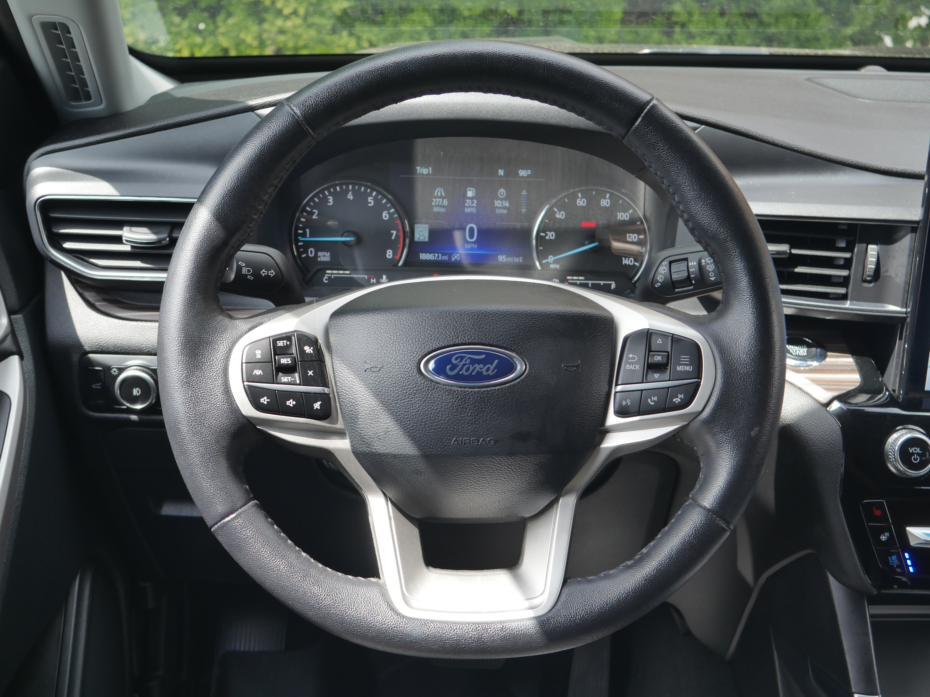 Certified 2024 Ford Explorer Limited w/ Limited Technology Package AWD/4WD image 7