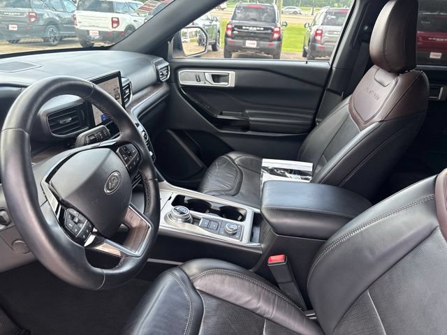 Certified 2023 Ford Explorer Platinum w/ Class IV Trailer Tow Package AWD/4WD image 14