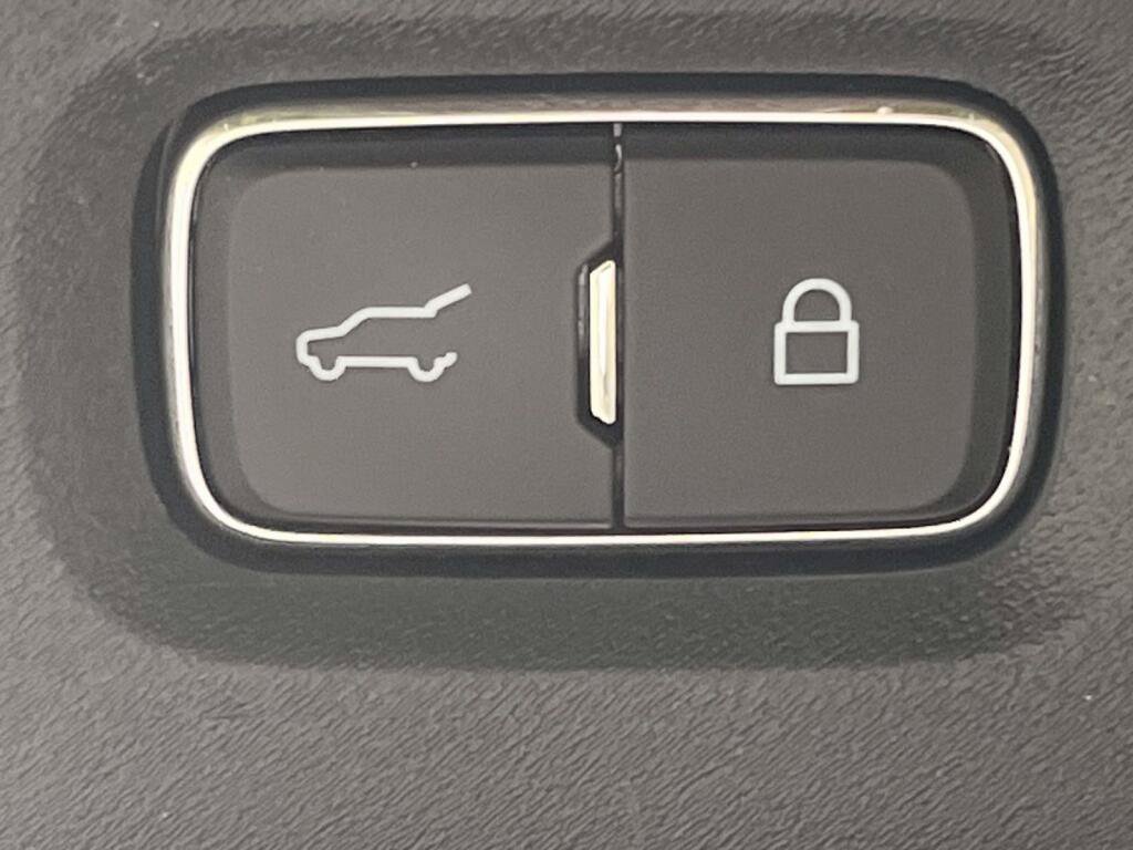 Certified 2025 Ford Expedition Platinum AWD/4WD image 23