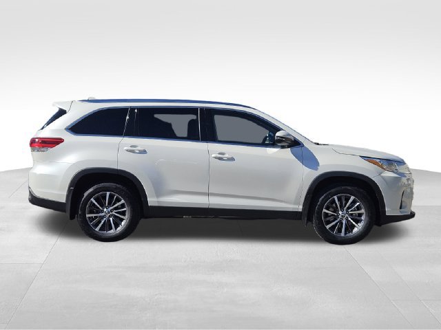Used 2019 Toyota Highlander XLE AWD/4WD image 9