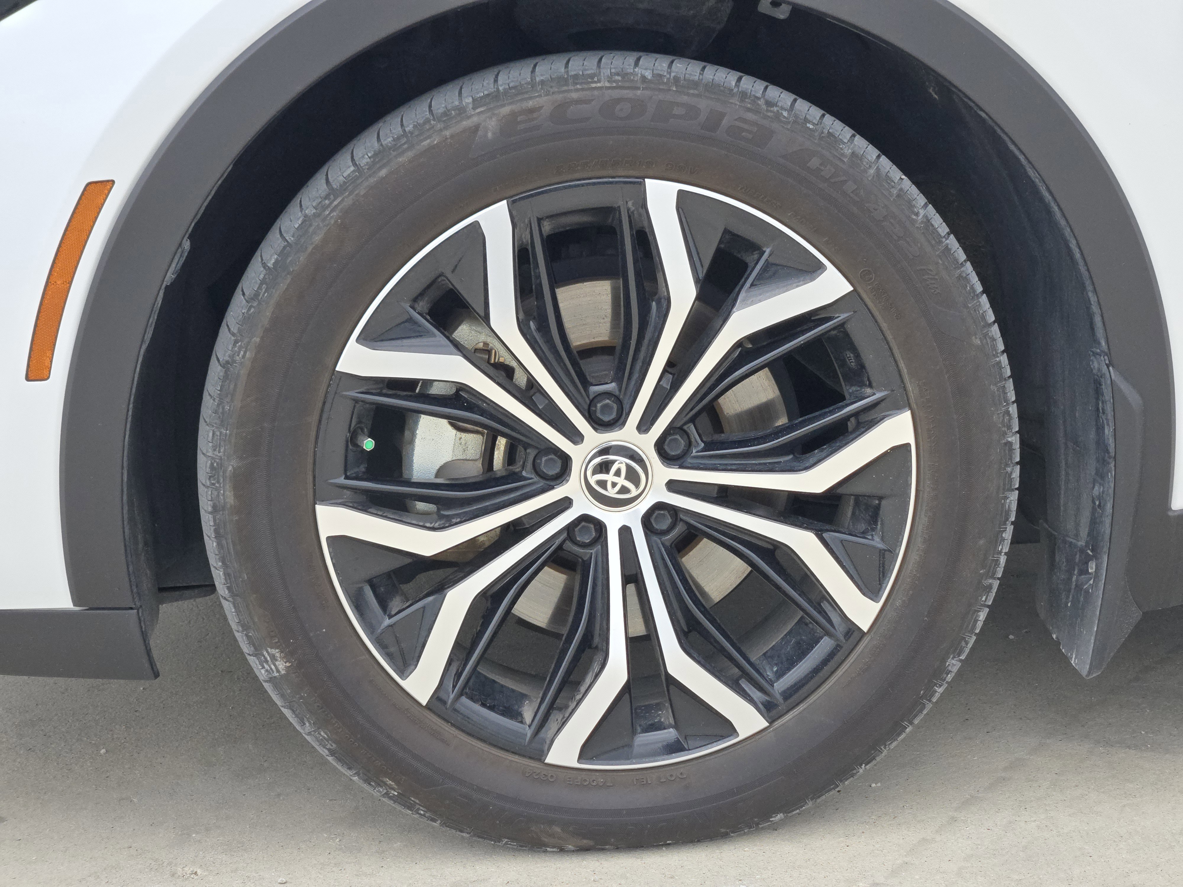 Used 2024 Toyota Crown AWD/4WD image 13