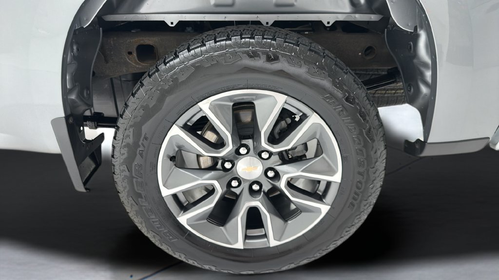 Used 2025 Chevrolet Silverado 1500 LT AWD/4WD image 10