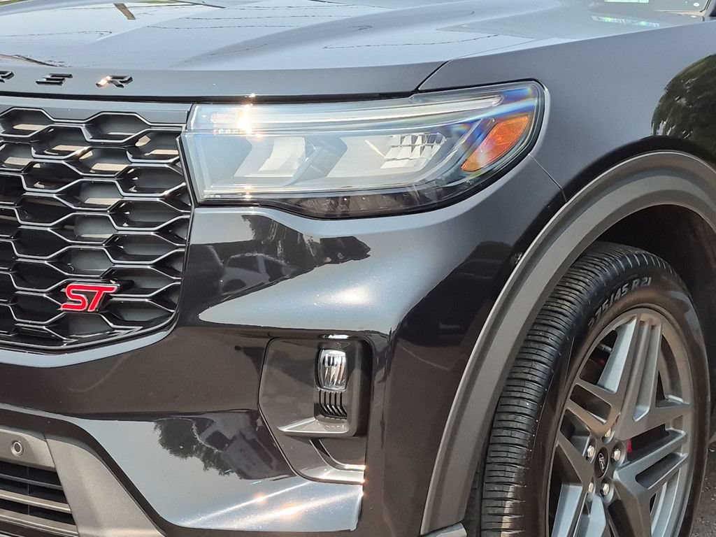 Certified 2025 Ford Explorer ST AWD/4WD image 3