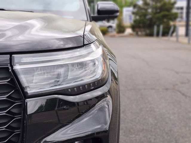 Certified 2025 Ford Explorer ST-Line w/ Premium Package AWD/4WD image 10