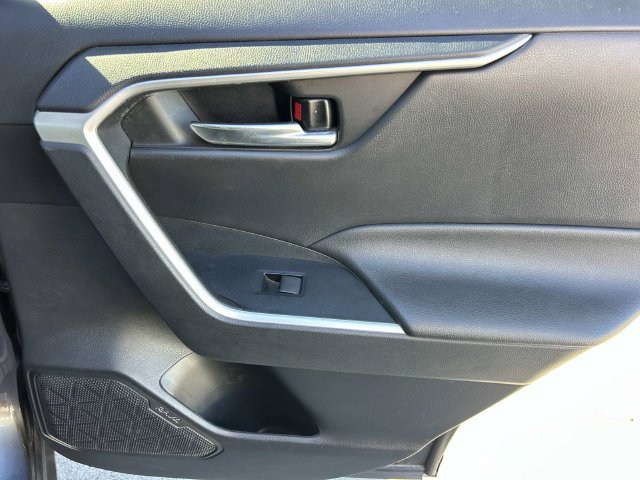 Used 2021 Toyota RAV4 XLE w/ Convenience Package FWD image 24