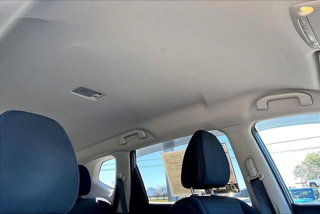 Used 2017 Nissan Rogue SV FWD image 22
