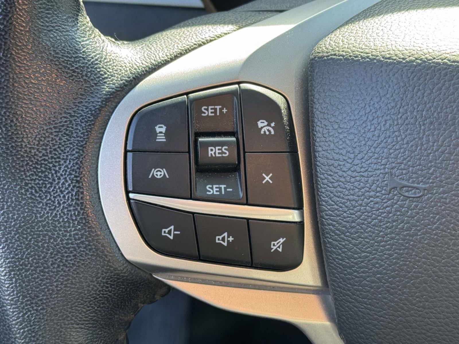 Certified 2022 Ford Explorer XLT w/ Equipment Group 202A image 18