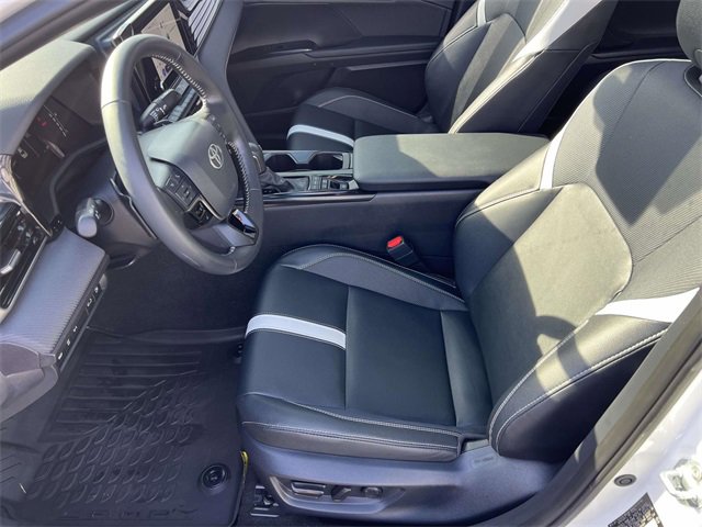 Used 2025 Toyota Camry SE w/ Convenience Package image 23