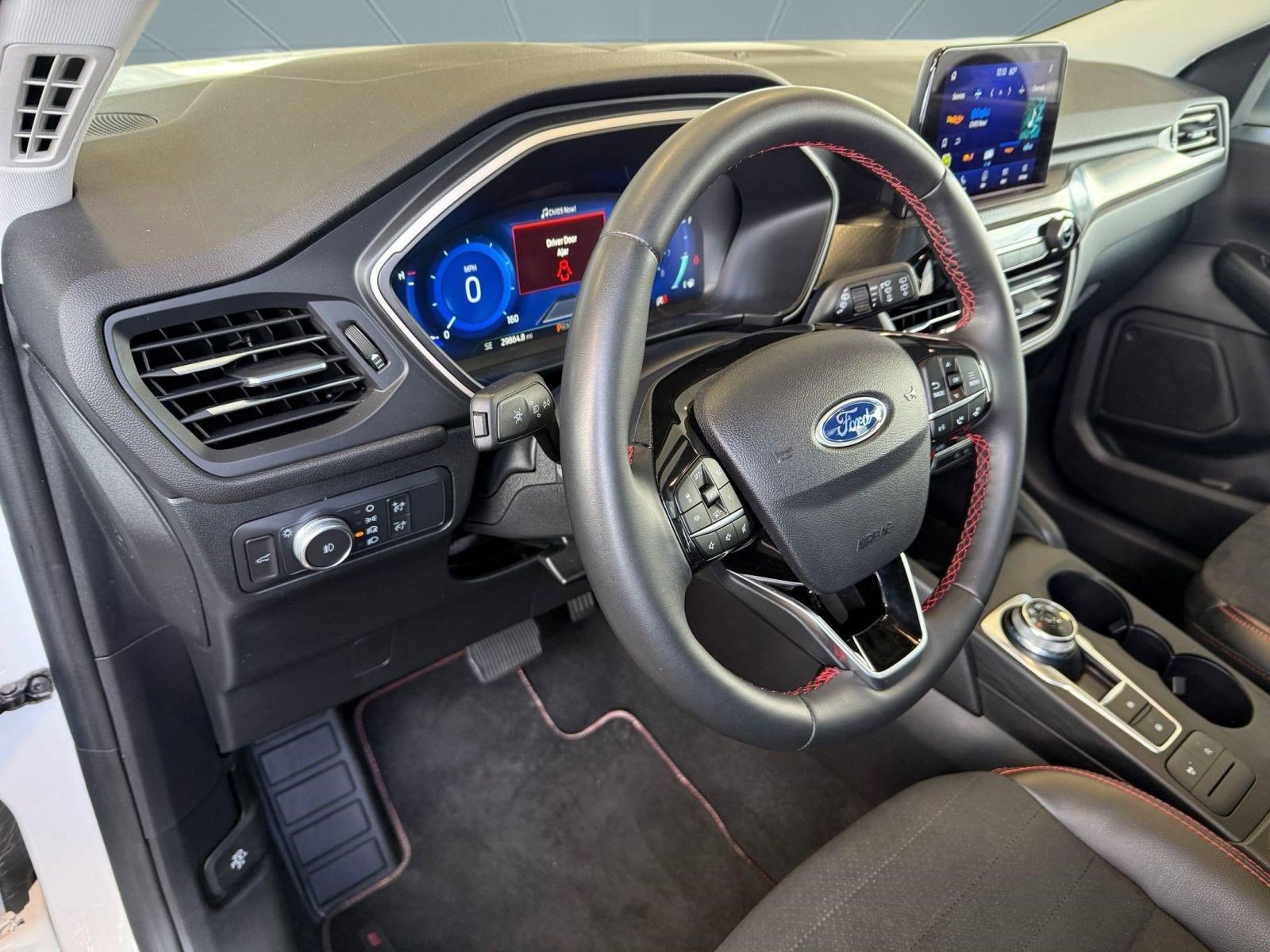 Certified 2022 Ford Escape SEL w/ SEL Stealth AWD Package image 4