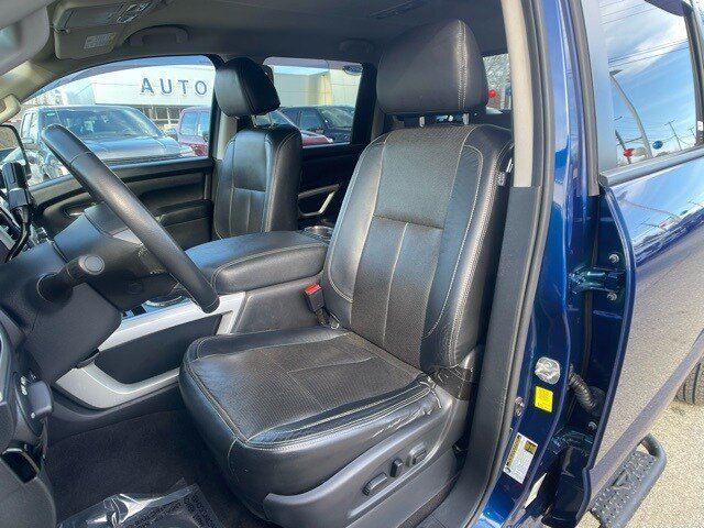 Used 2021 Nissan Titan SV w/ SV Convenience Package AWD/4WD image 14