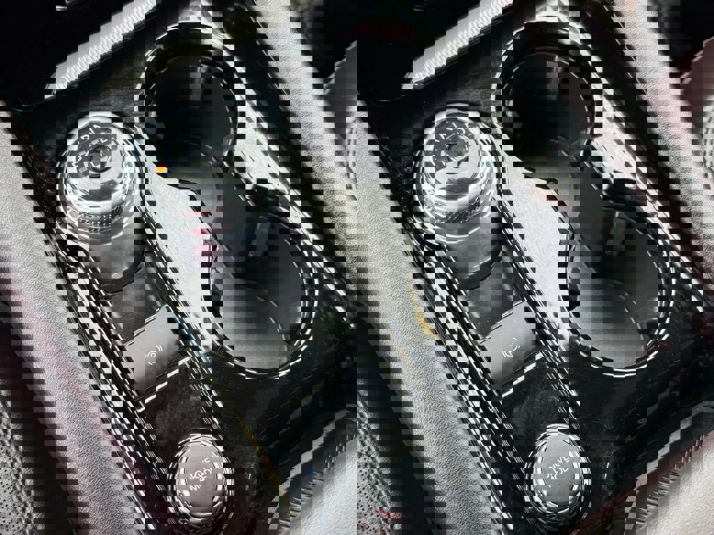 Certified 2025 Ford Explorer Platinum image 40