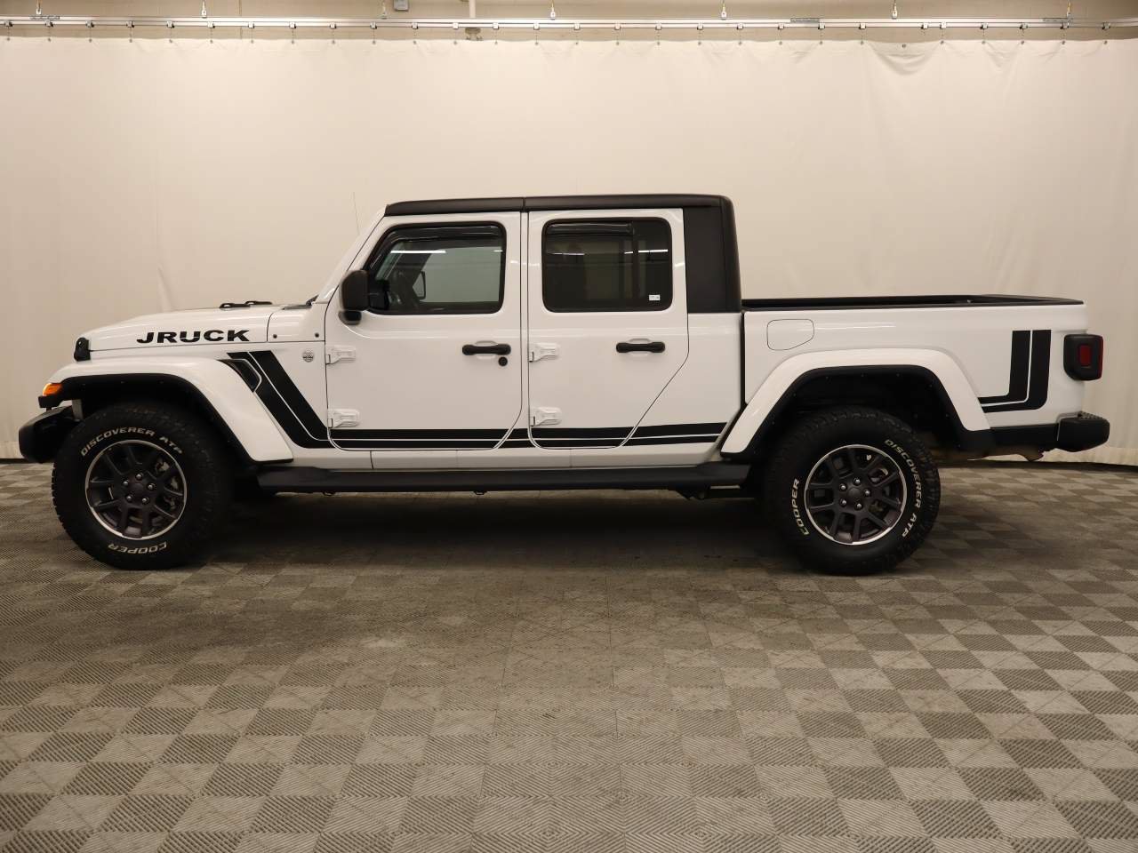 Used 2022 Jeep Gladiator Overland AWD/4WD image 2