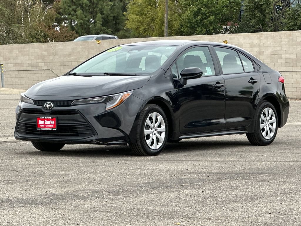 Used 2025 Toyota Corolla LE FWD image 7