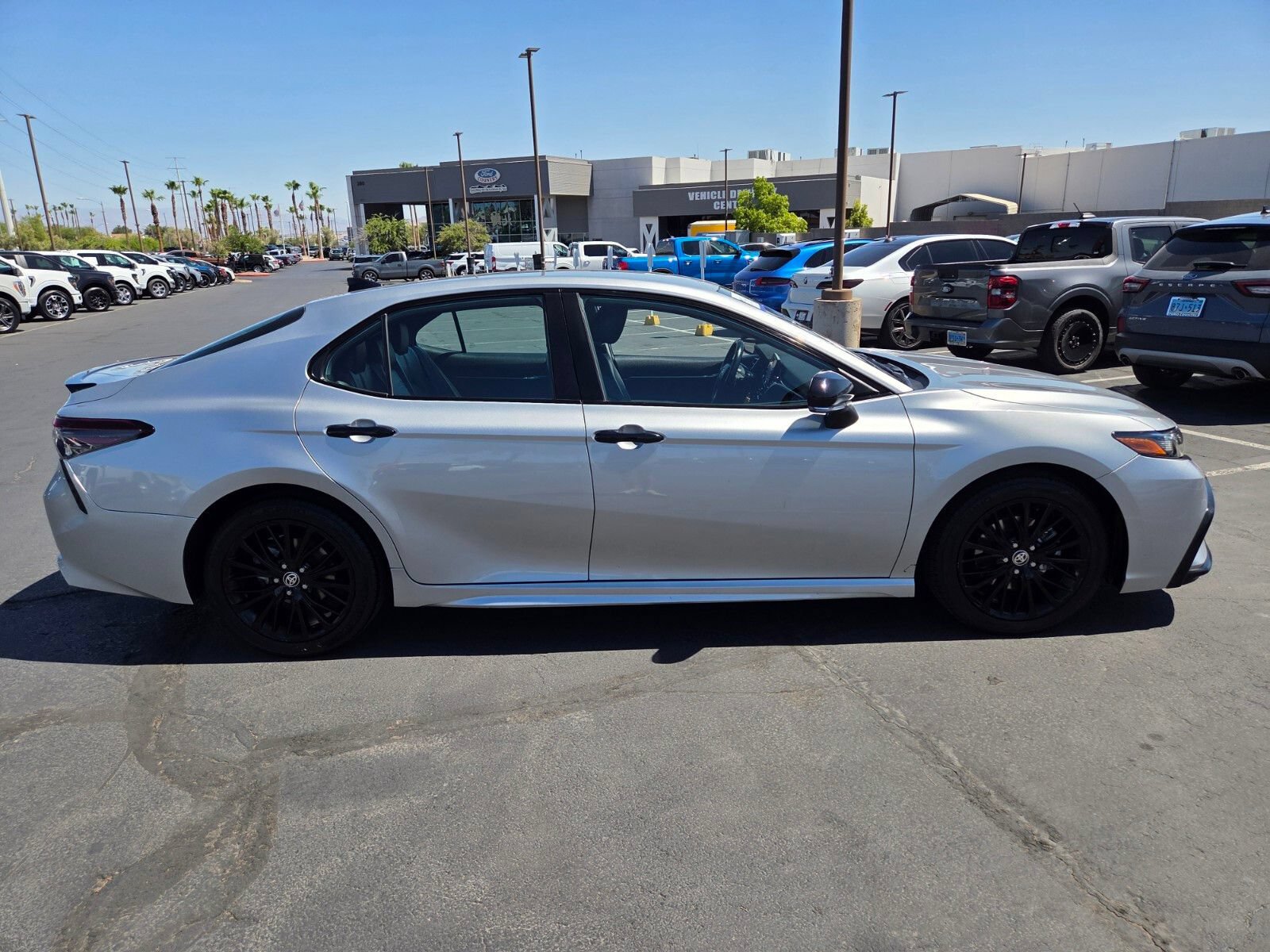 Used 2022 Toyota Camry SE FWD image 7