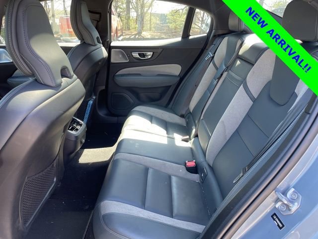 Used 2022 Volvo S60 B5 R-Design image 8