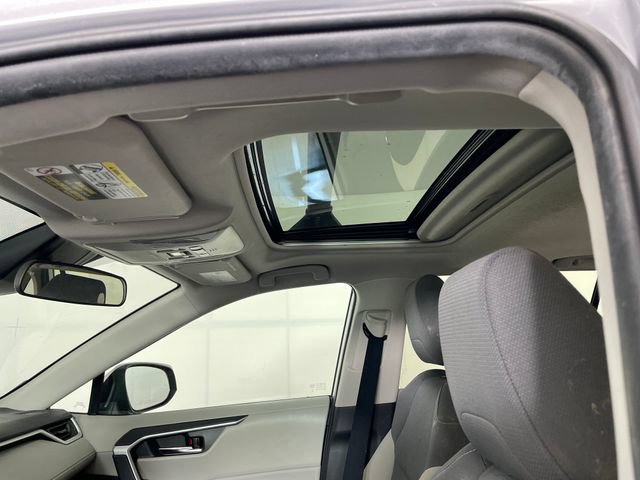 Used 2021 Toyota RAV4 XLE w/ Convenience Package AWD/4WD image 11