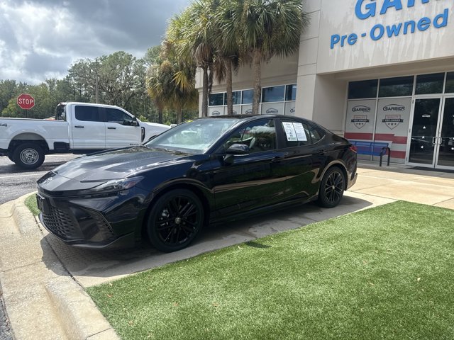 Used 2025 Toyota Camry SE FWD image 8