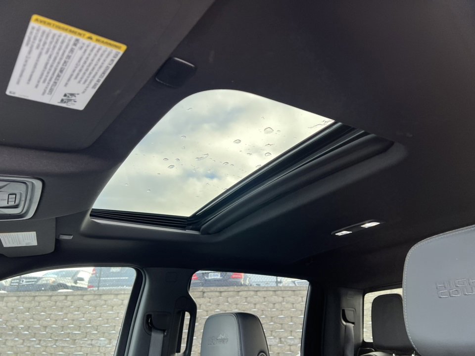 Used 2022 Chevrolet Silverado 1500 High Country w/ Technology Package image 13