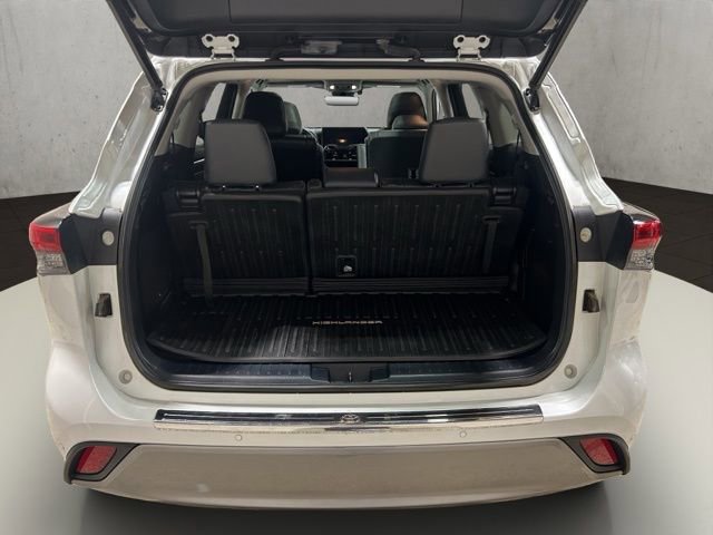 Used 2022 Toyota Highlander Platinum AWD/4WD image 22