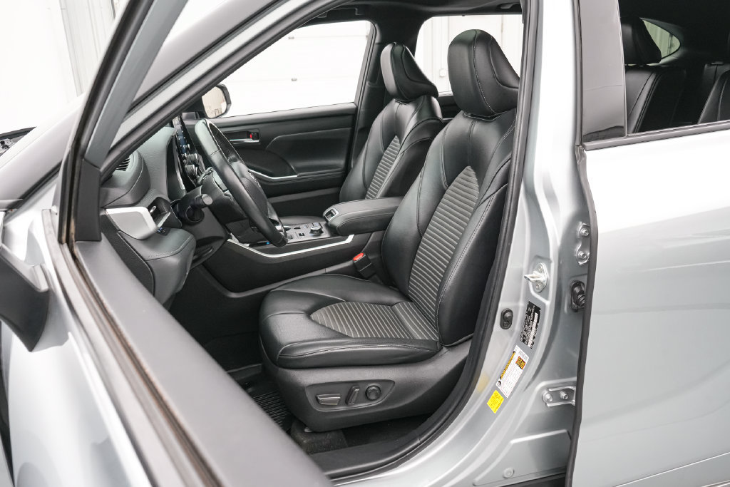 Used 2022 Toyota Highlander XSE AWD/4WD image 11