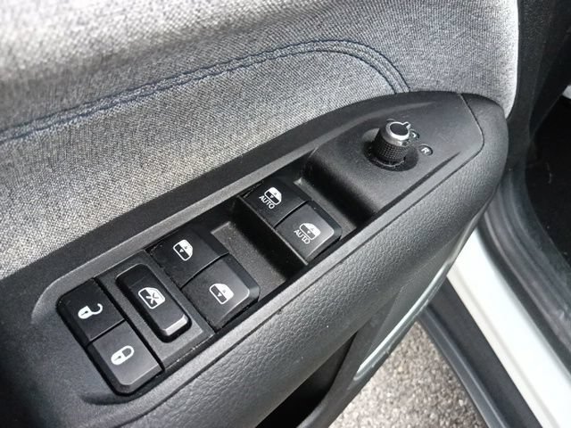 Used 2024 Jeep Compass Latitude AWD/4WD image 12