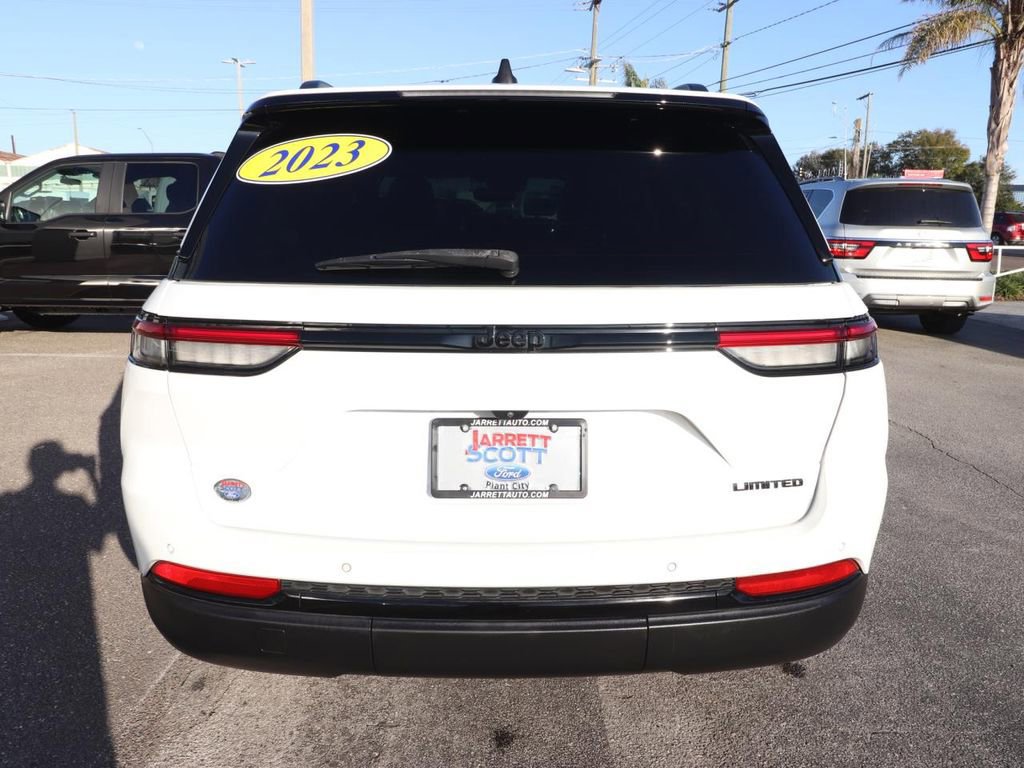 Used 2023 Jeep Grand Cherokee Limited w/ Black Appearance Package image 4