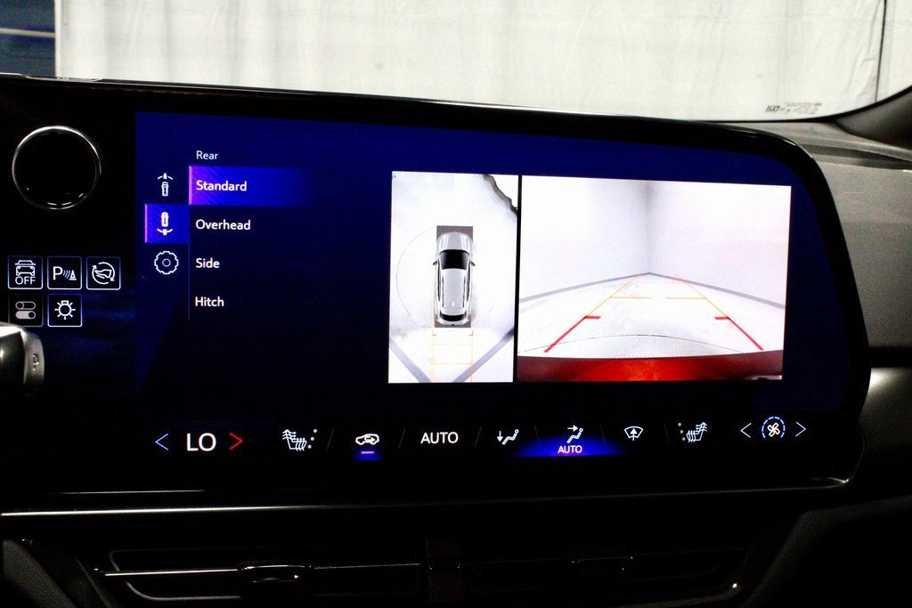 Used 2025 Chevrolet Equinox EV RS w/ LPO, Trailering Package image 9