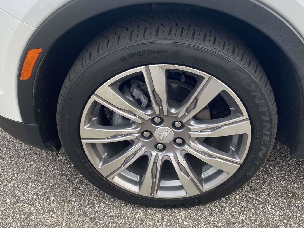 Used 2023 Cadillac XT4 Premium Luxury w/ Technology Package FWD image 4