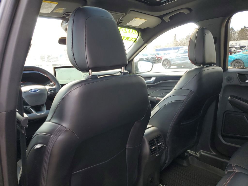 Certified 2024 Ford Escape ST-Line Select w/ Tech Pack #2 image 33