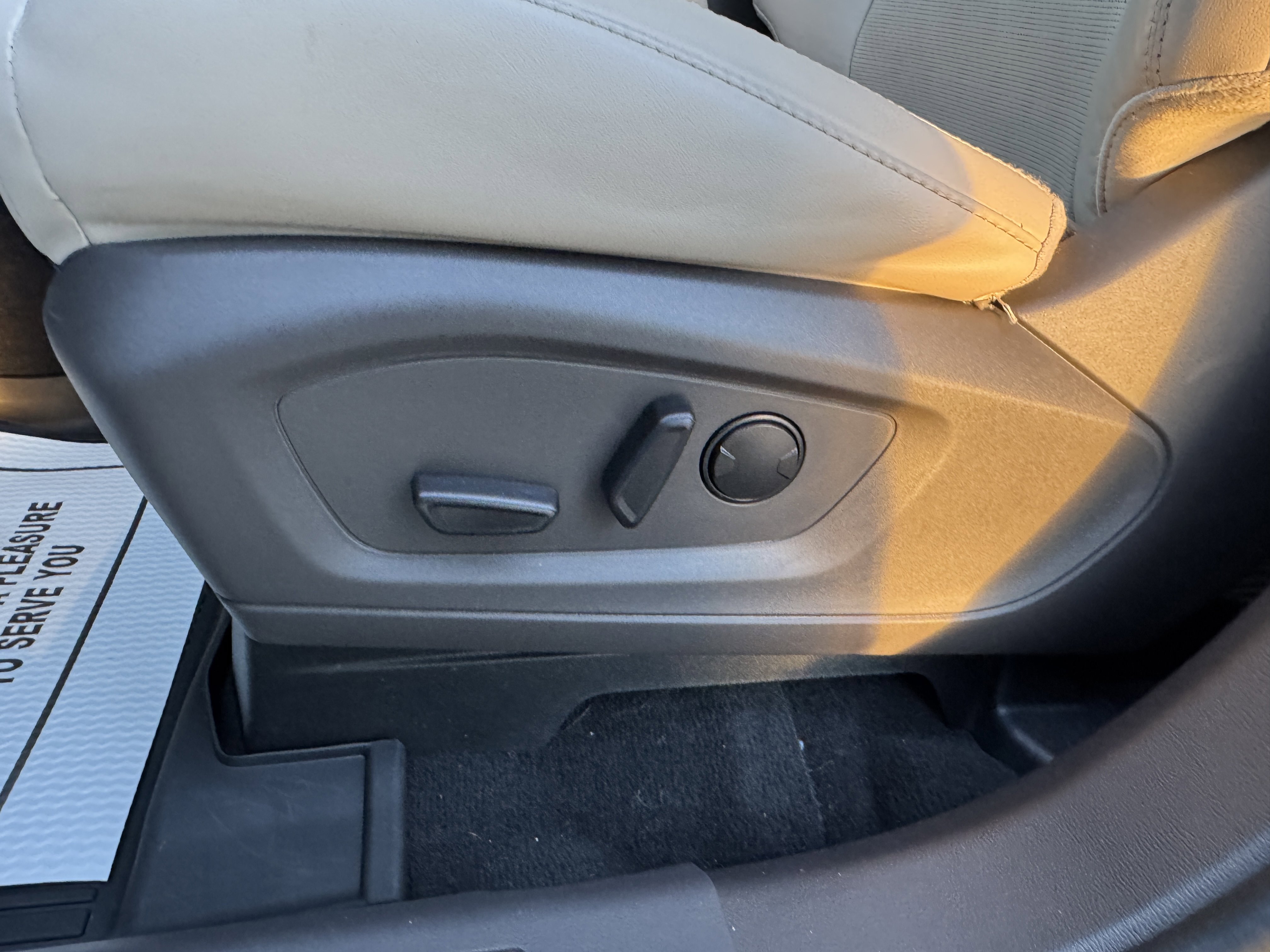 Certified 2022 Ford Explorer Platinum w/ Equipment Group 601A image 11