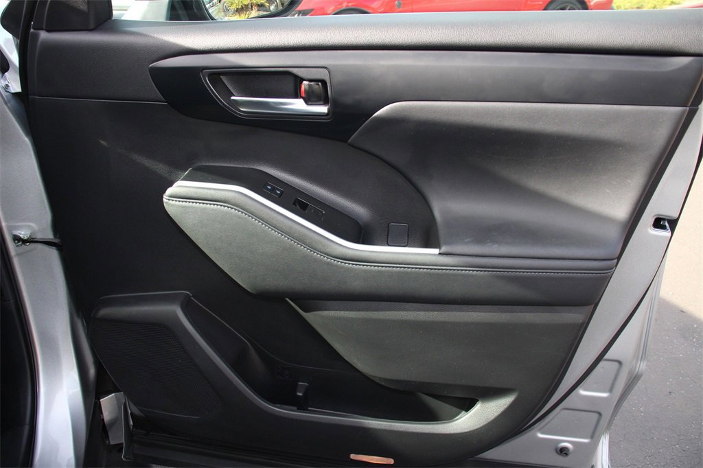 Used 2023 Toyota Highlander XLE image 29