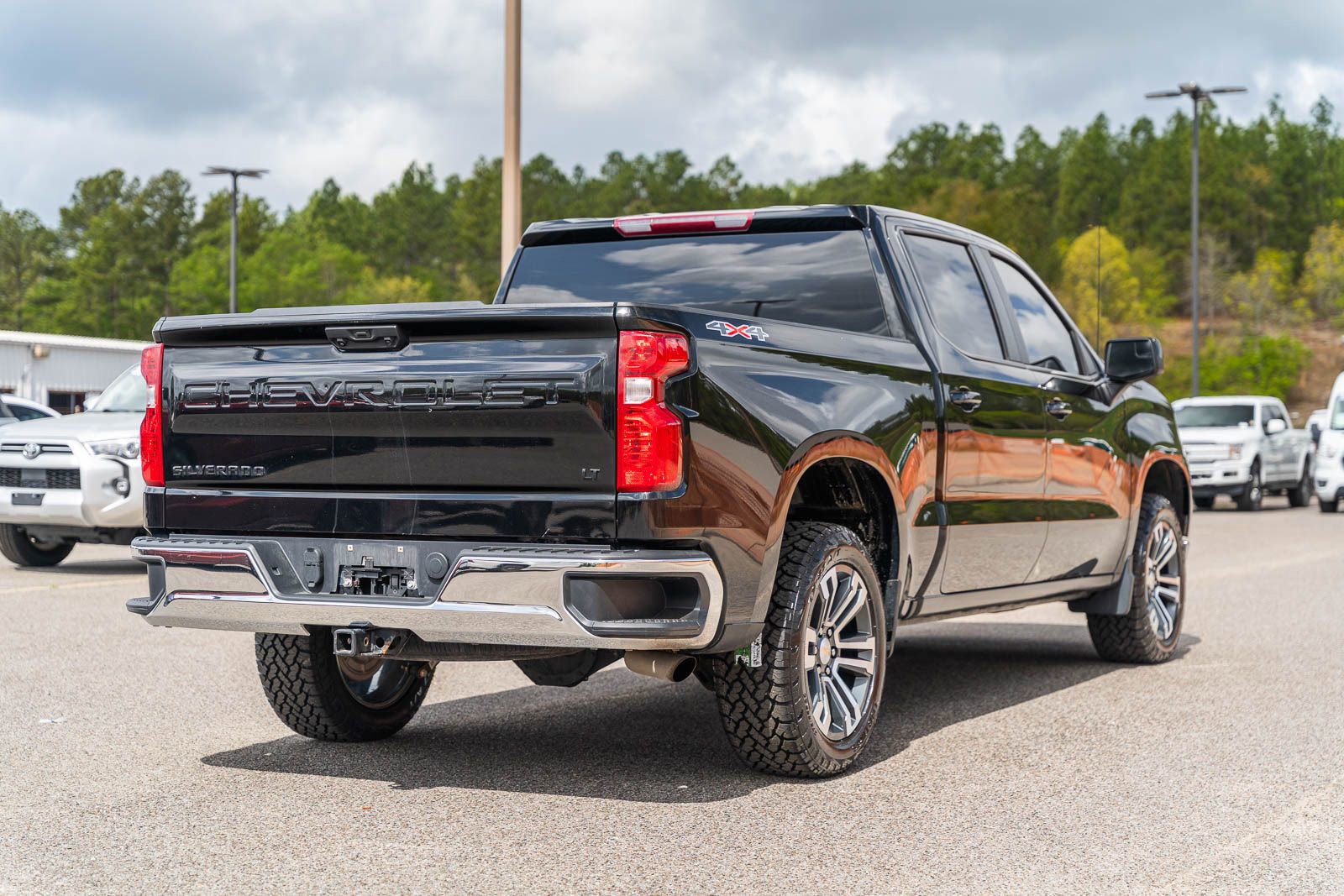 Used 2023 Chevrolet Silverado 1500 LT AWD/4WD image 7