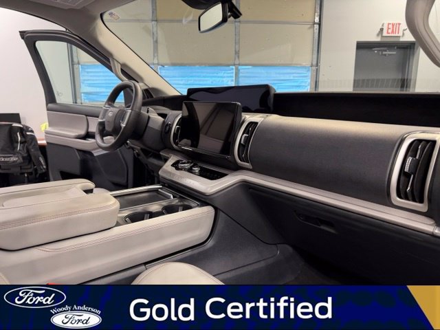 Certified 2025 Ford Expedition Active AWD/4WD image 27