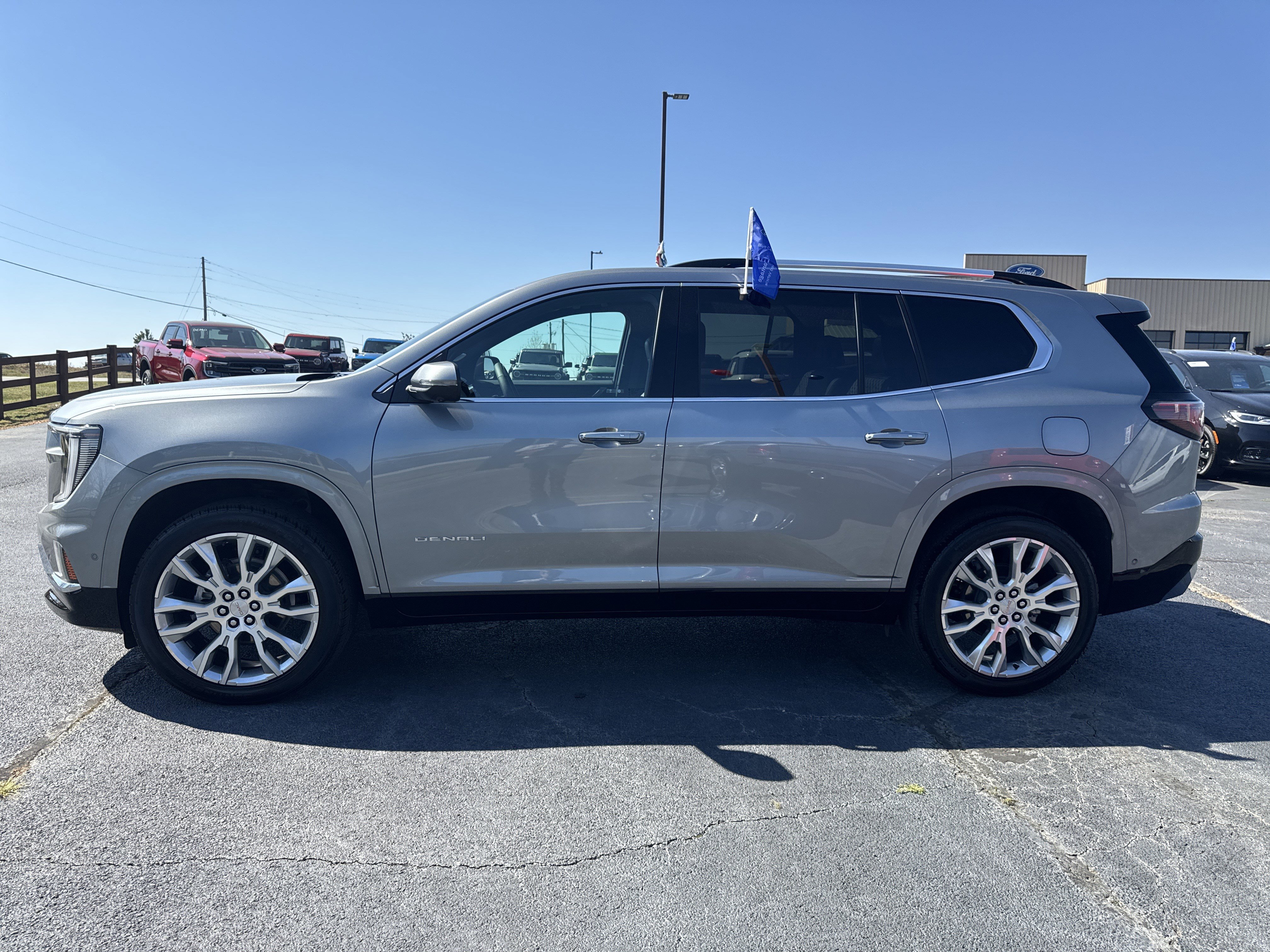 Used 2024 GMC Acadia Denali w/ Super Cruise Package image 8