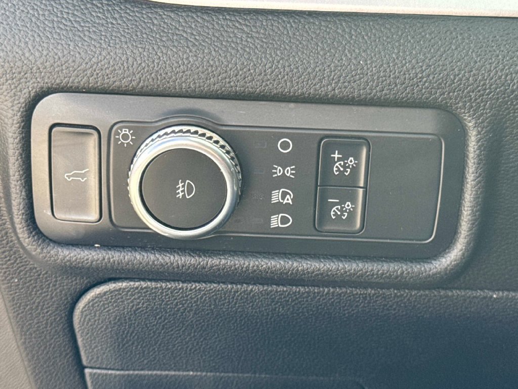Certified 2022 Ford Explorer XLT w/ Equipment Group 202A RWD image 32