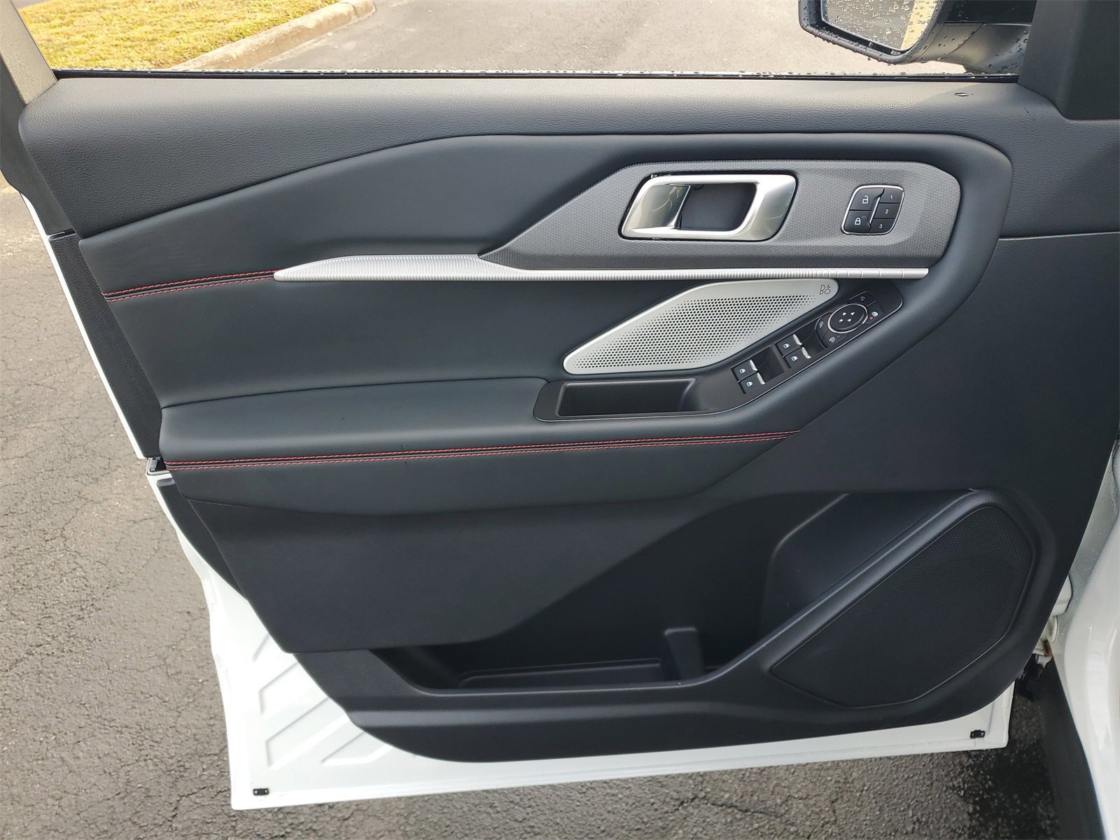 Certified 2025 Ford Explorer ST w/ Sun And Sound Package image 15