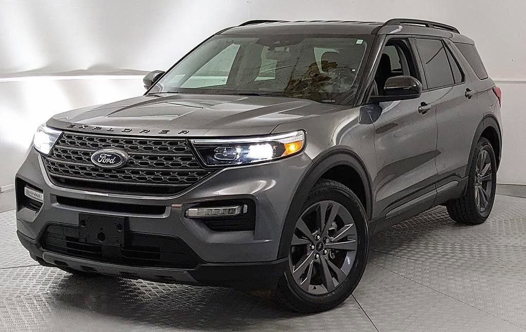 Certified 2024 Ford Explorer XLT w/ Equipment Group 202A RWD image 6