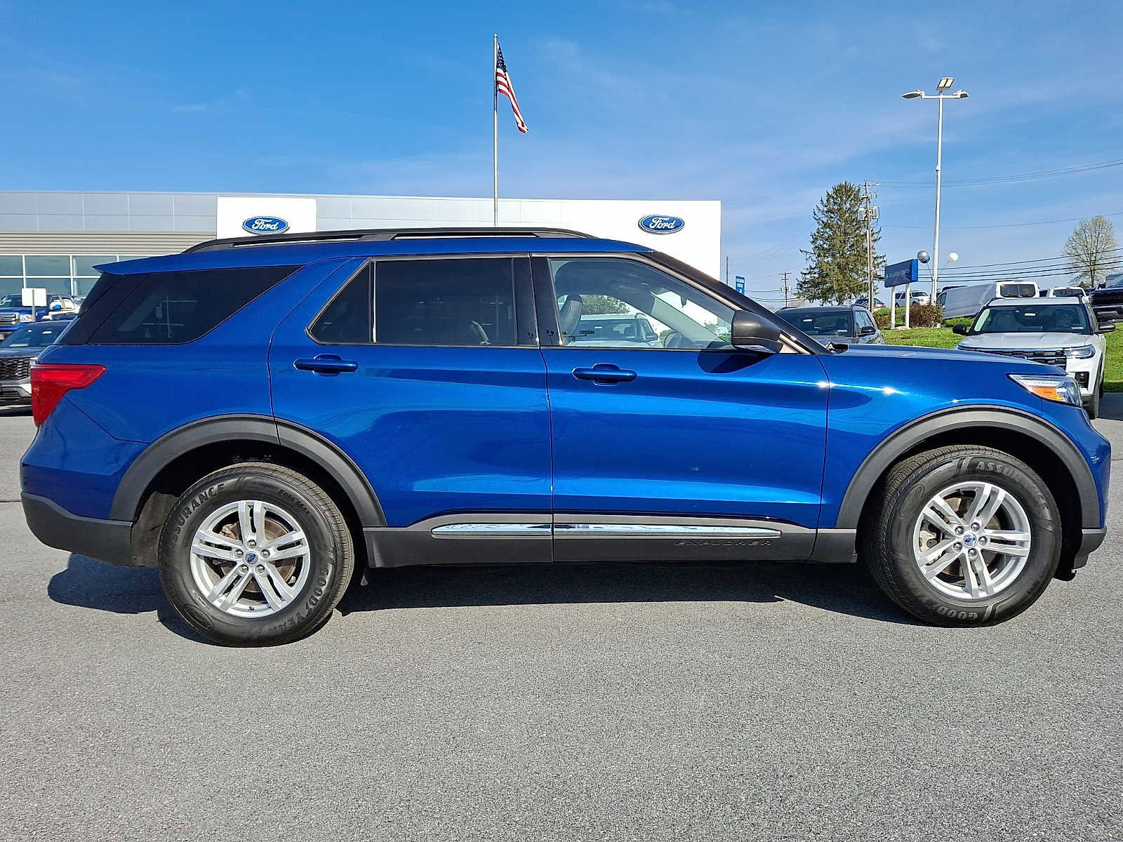 Certified 2022 Ford Explorer XLT w/ Equipment Group 202A AWD/4WD image 5