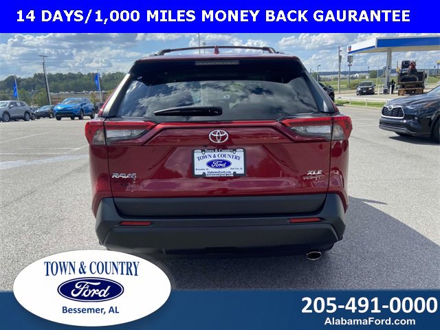 Used 2021 Toyota RAV4 XLE Premium image 3