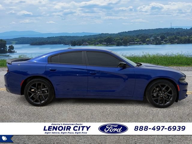 Used 2022 Dodge Charger SXT w/ Blacktop Package RWD image 2