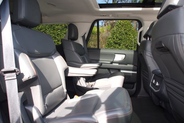Certified 2025 Ford Expedition Active image 13