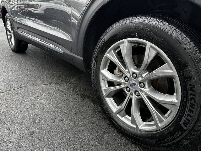 Certified 2022 Ford Explorer XLT w/ Equipment Group 202A image 11