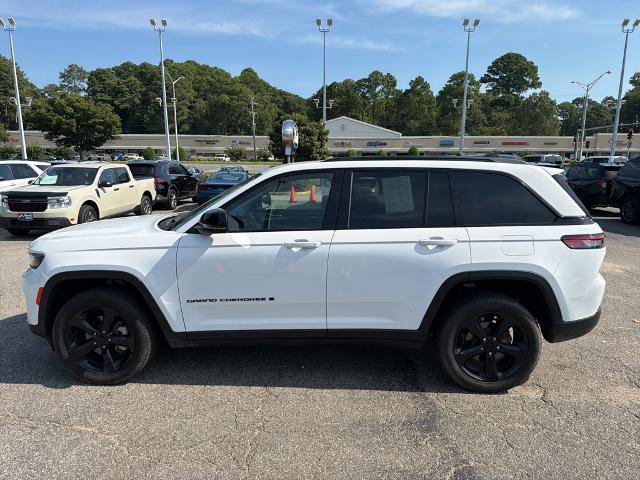 Used 2023 Jeep Grand Cherokee Limited w/ Black Appearance Package AWD/4WD image 8