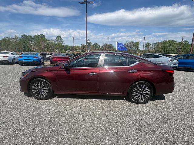 Used 2025 Nissan Altima 2.5 SV FWD image 2