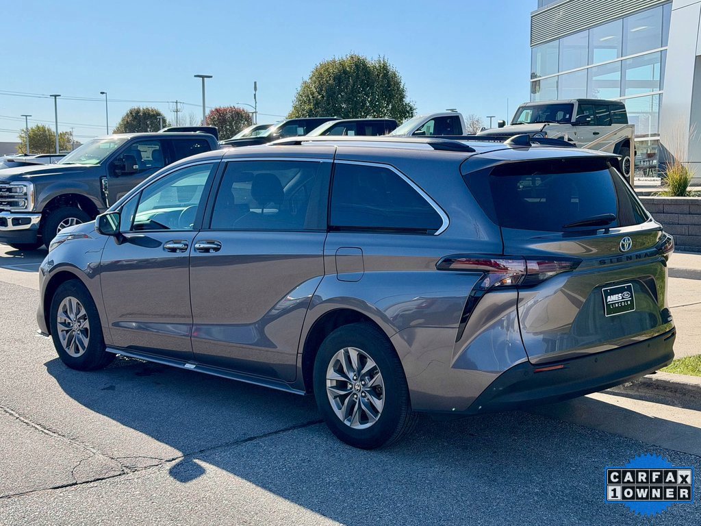 Used 2024 Toyota Sienna XLE image 4