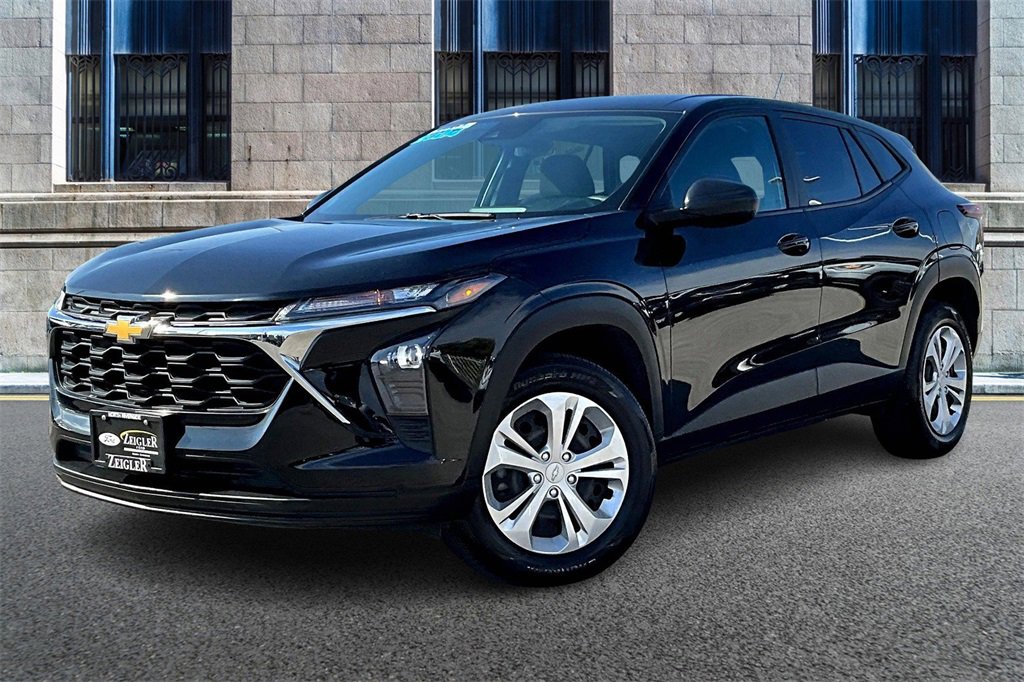 Used 2024 Chevrolet Trax LS w/ Driver Confidence Package video 2