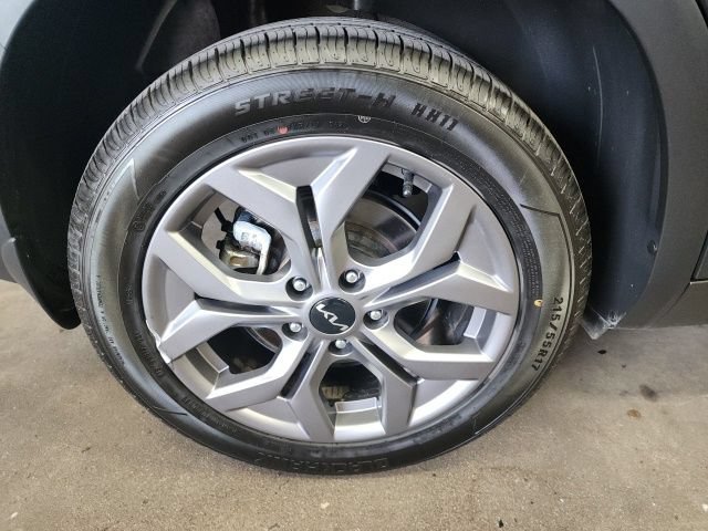 Used 2024 Kia Seltos LX AWD/4WD image 35