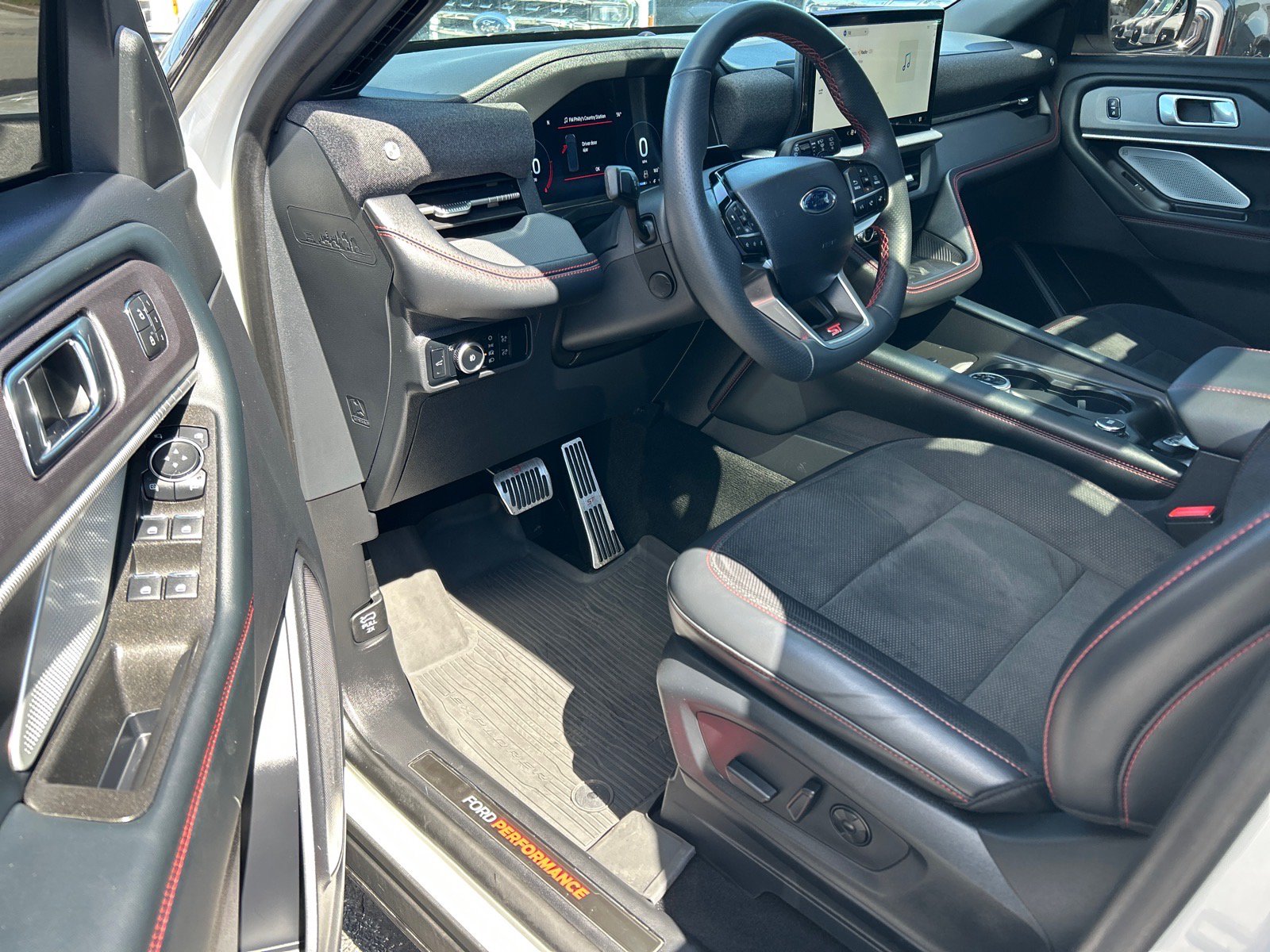 Certified 2025 Ford Explorer ST AWD/4WD image 8