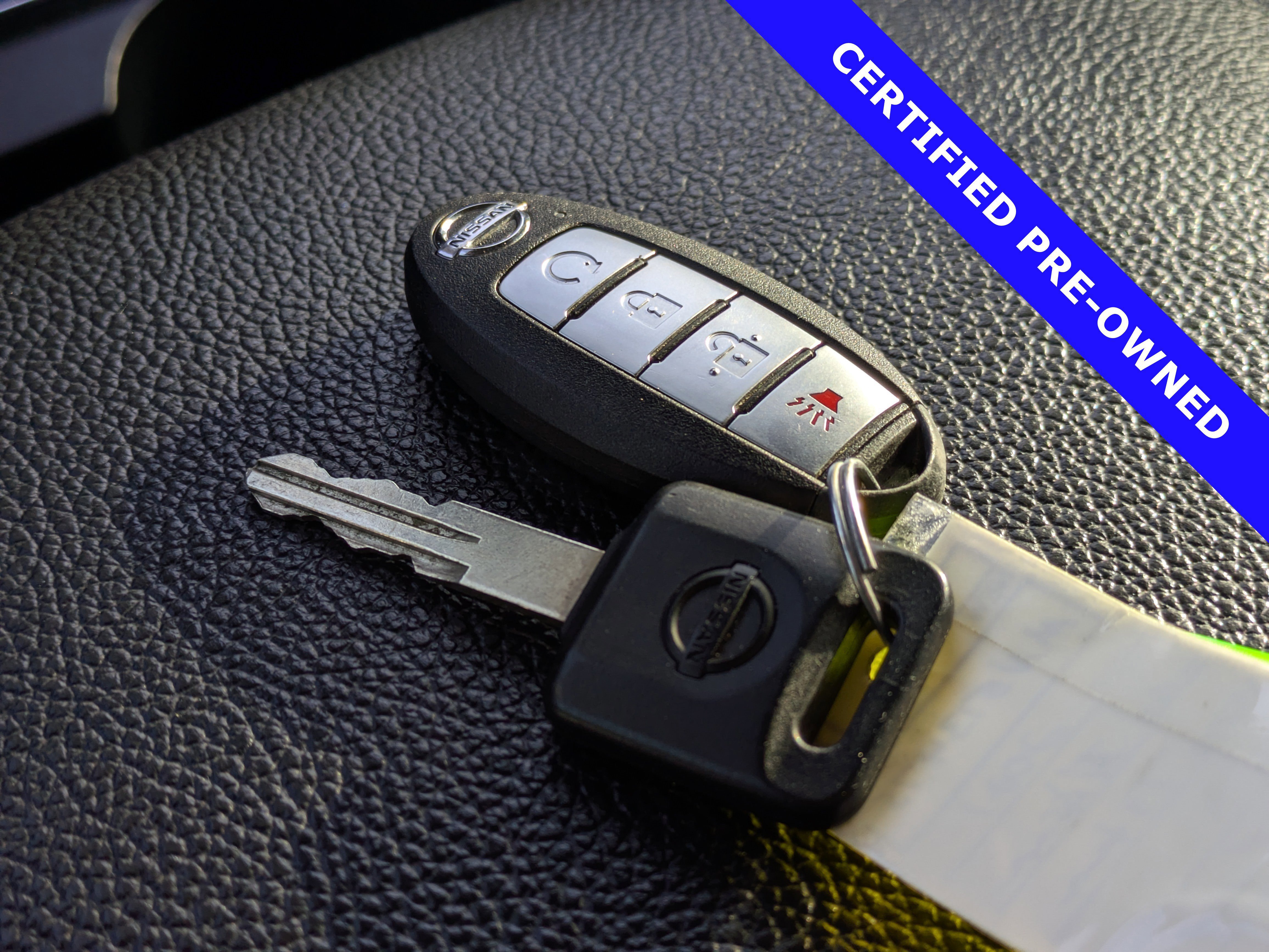 Used 2021 Nissan Titan SV w/ SV Convenience Package image 32